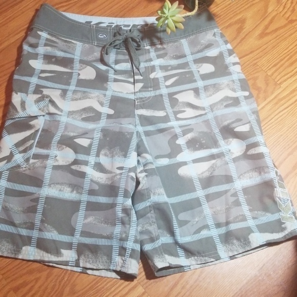 Kirra broad shorts size31